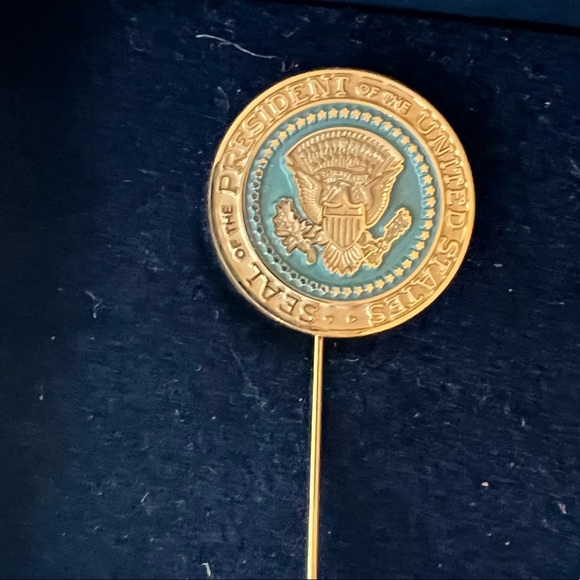 George W. Bush Stick Pin Memento- Light Blue Representative of Oval Office Rug - Picture 3 of 5